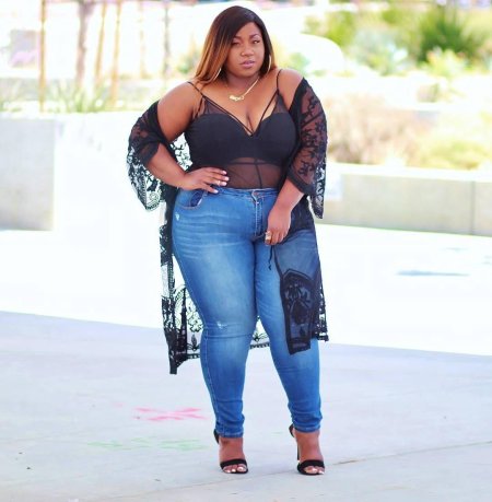 Пышная женщина