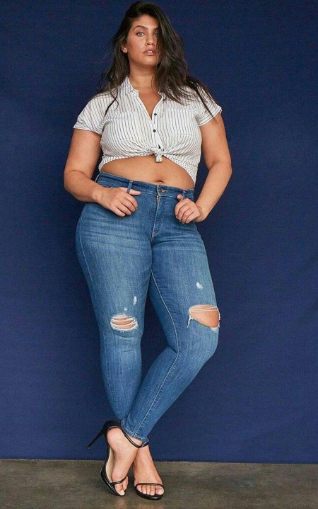 Латисия Томас в джинсах