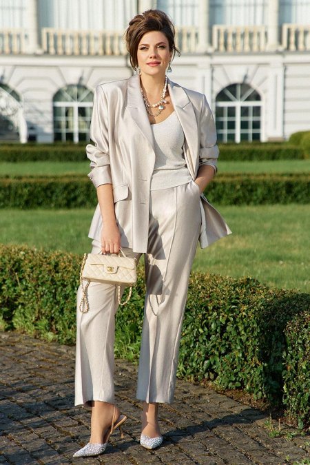 Элегантный костюм женский