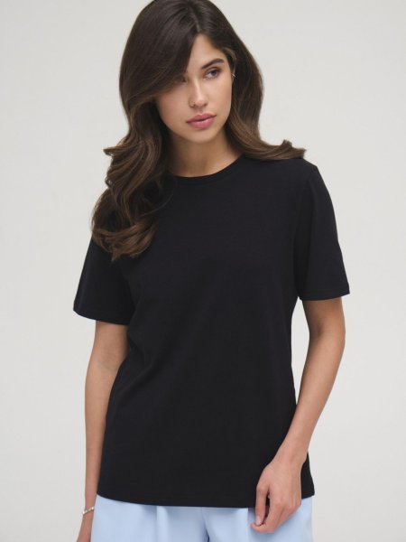 Базовая черная футболка