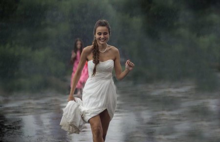 Девушка под дождем