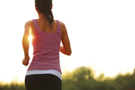 Бег девушки