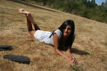 Карина босиком