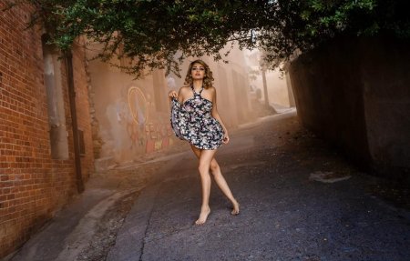 Софья Тропаревская босиком