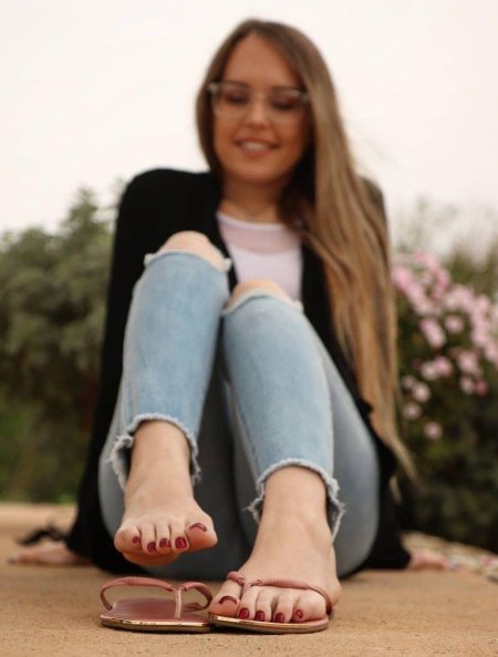 Jean feet босиком