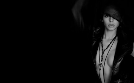 Тёмные обои девушки