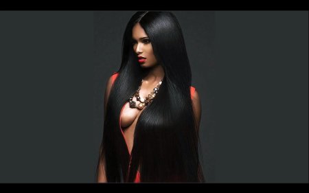 Брюнетки с длинными волосами