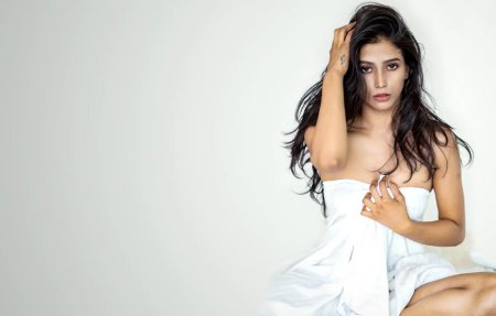 Азербайджанская модель разделась