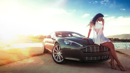 Астон Мартин и девушка