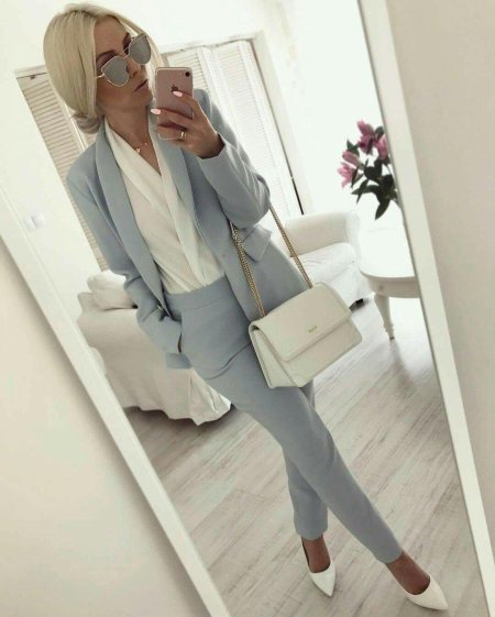 Деловой костюм женский