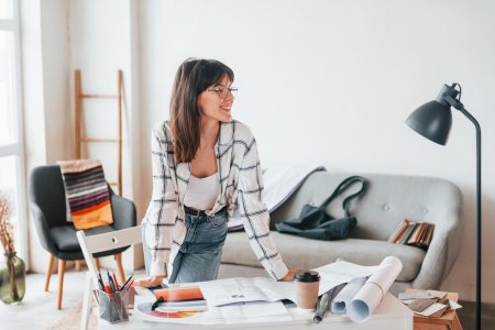 Девушка дизайнер