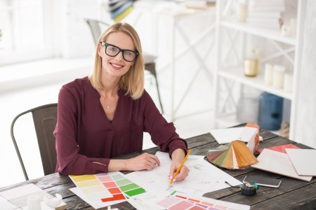 Девушка дизайнер