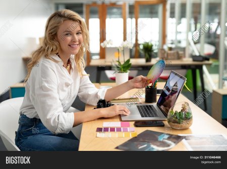 Девушка графический дизайнер фото