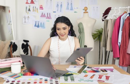 Дизайнер одежды азиатка