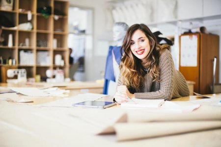 Девушка дизайнер