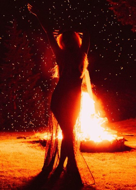 Огненная девушка