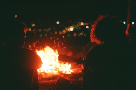Костер гитара ночь