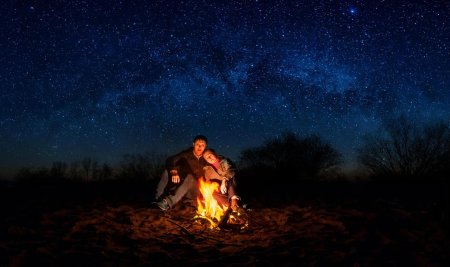 Двое у костра