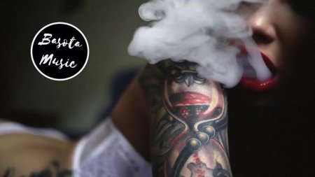 Девушка с кальяном