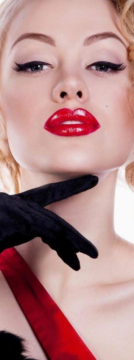 Гладкий хвост и красные губы