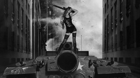 Девушка на танке