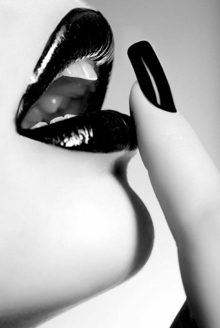 Черные губы