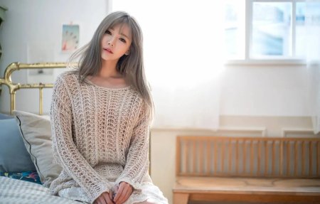 Han ga Eun в свитере