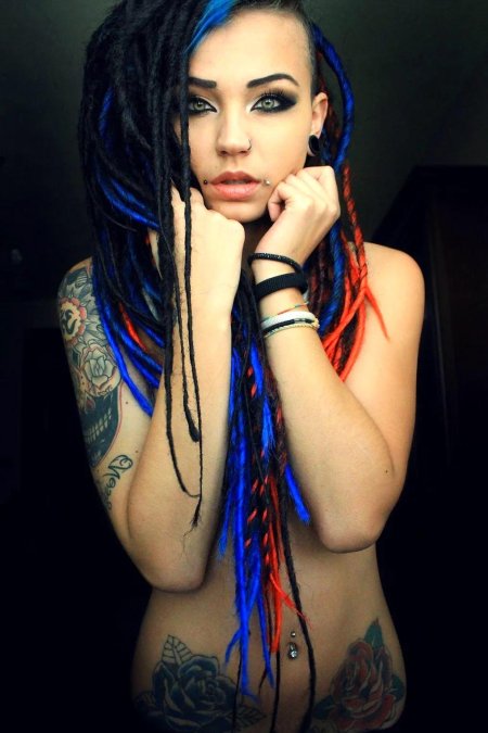 Девушка неформалка