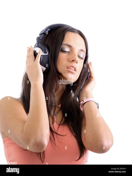 Женщина слушает