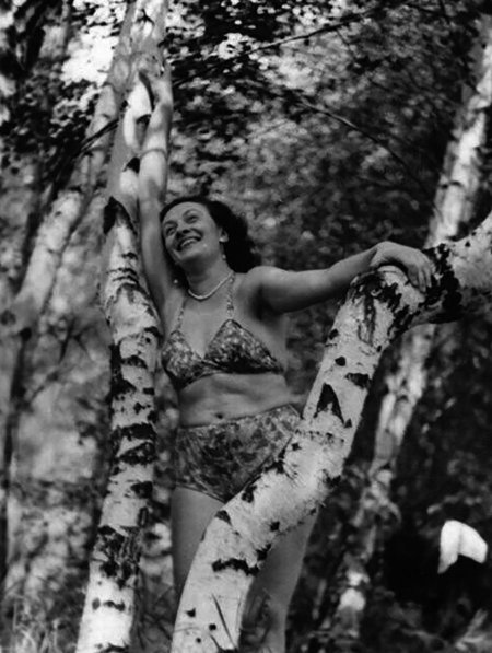 Советские женщины в купальниках