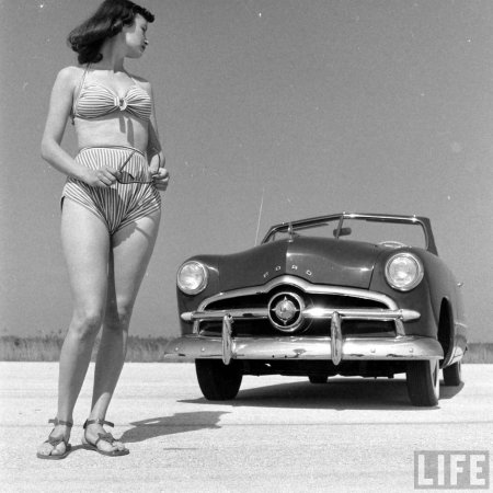 Девушки и ретро автомобили