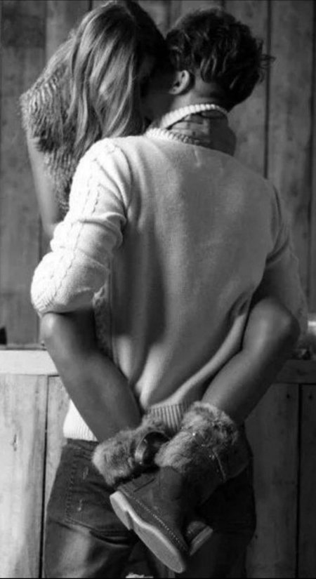 Объятия сзади