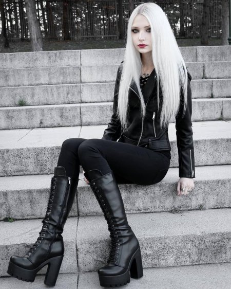 Неформальная девушка