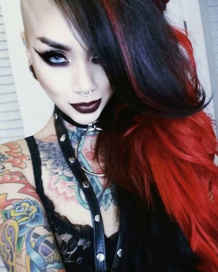 Татуированная женщина