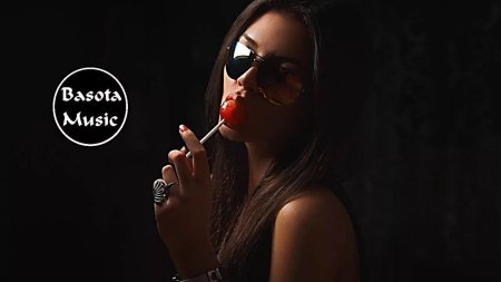 Девушка с чупсом