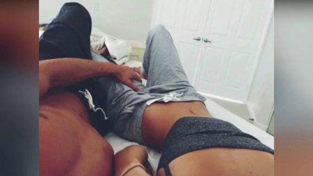 Девушка с парнем без лица