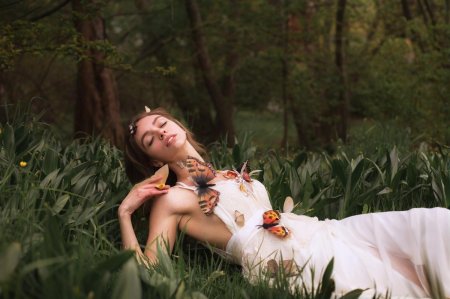 Девушка на Поляне