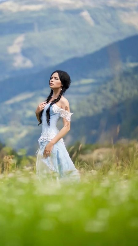 Девушка на Поляне