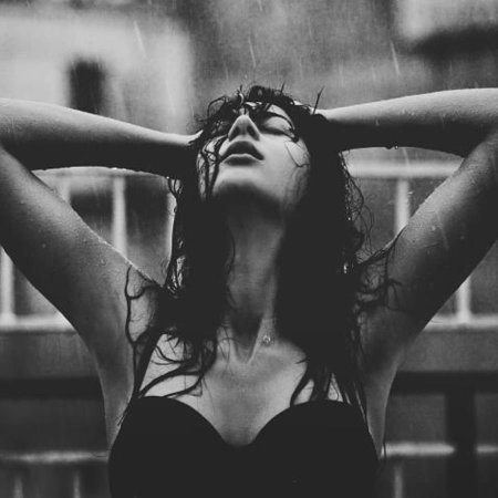 Девушка под дождем