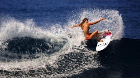 Бо Стэнли серфингистка