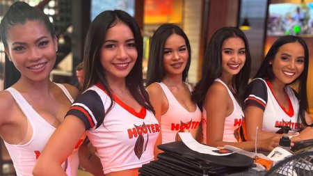 Hooters паттайя