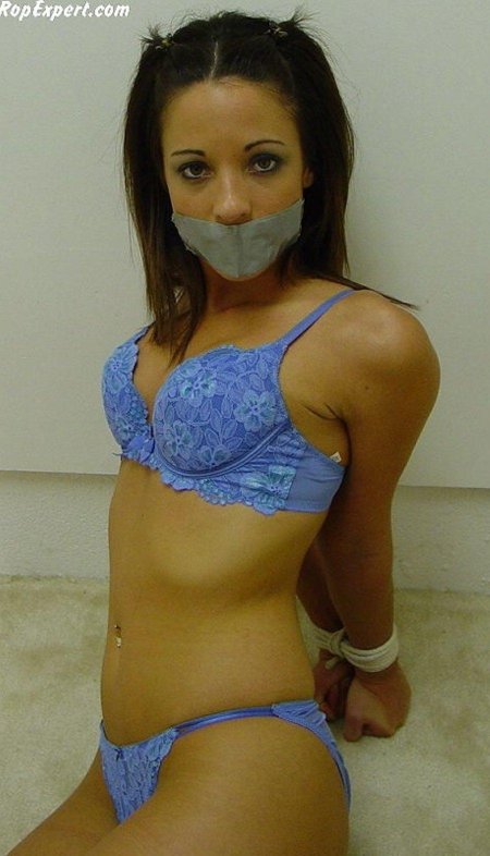 Девушки gagged селфи
