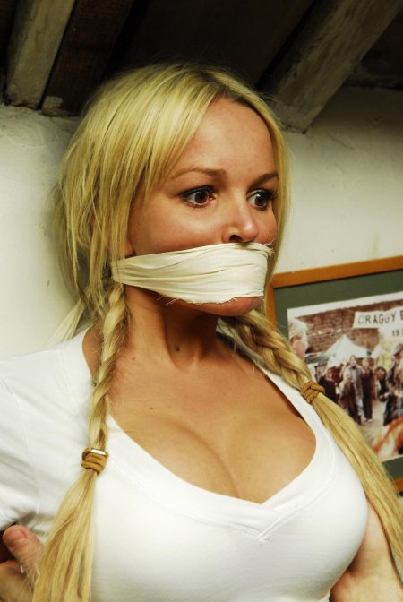 Дженнифер Эллисон gagged