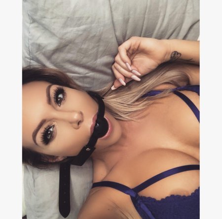 Селфи с кляпом