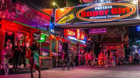 Улица Уокинг-стрит в Паттайе