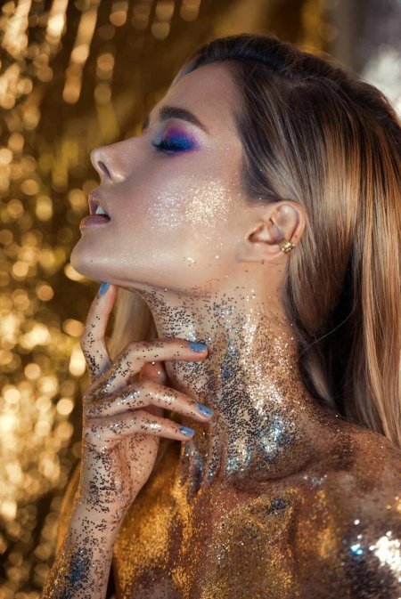 Девушки в глиттере