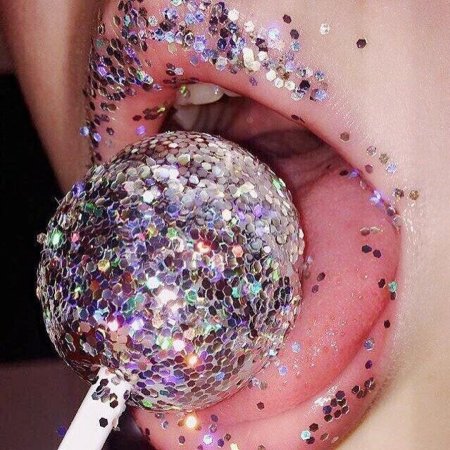 Блестки на руках