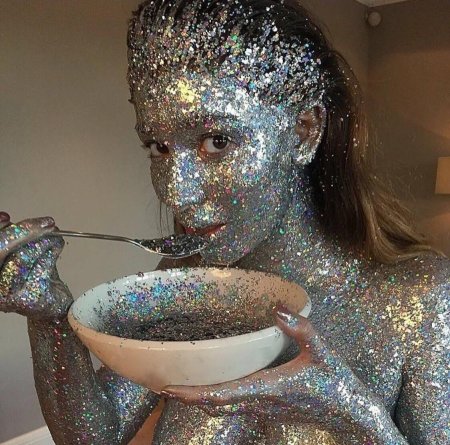 Блестки на лице