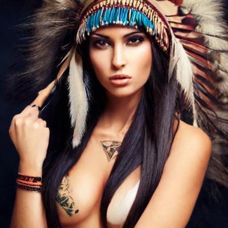 Красивая индейская девушка