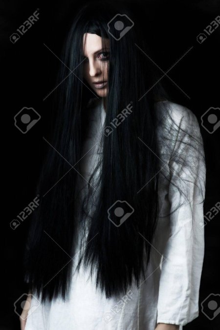 Призрак девушки с длинными волосами